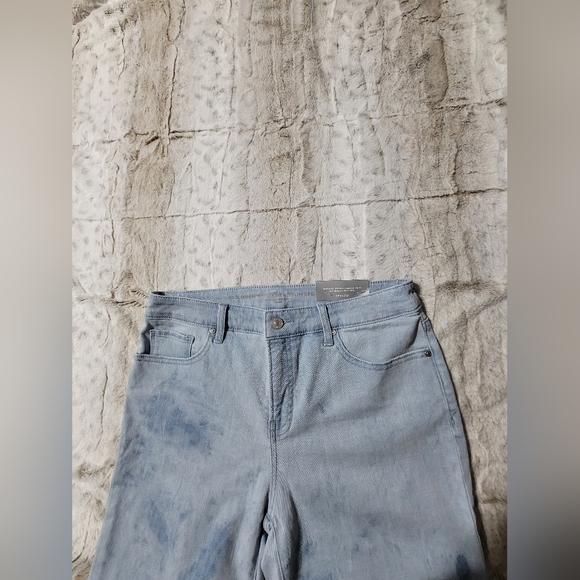 Chico’s So Slimming Girlfriend Ankle Jeans - Picture 4 of 9